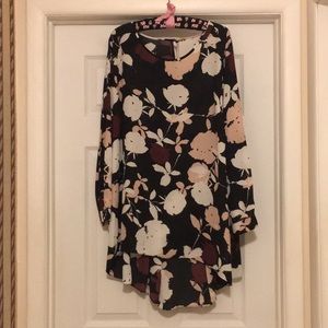 Vince Camuto long floral brown tunic top 🤎🤎🤎